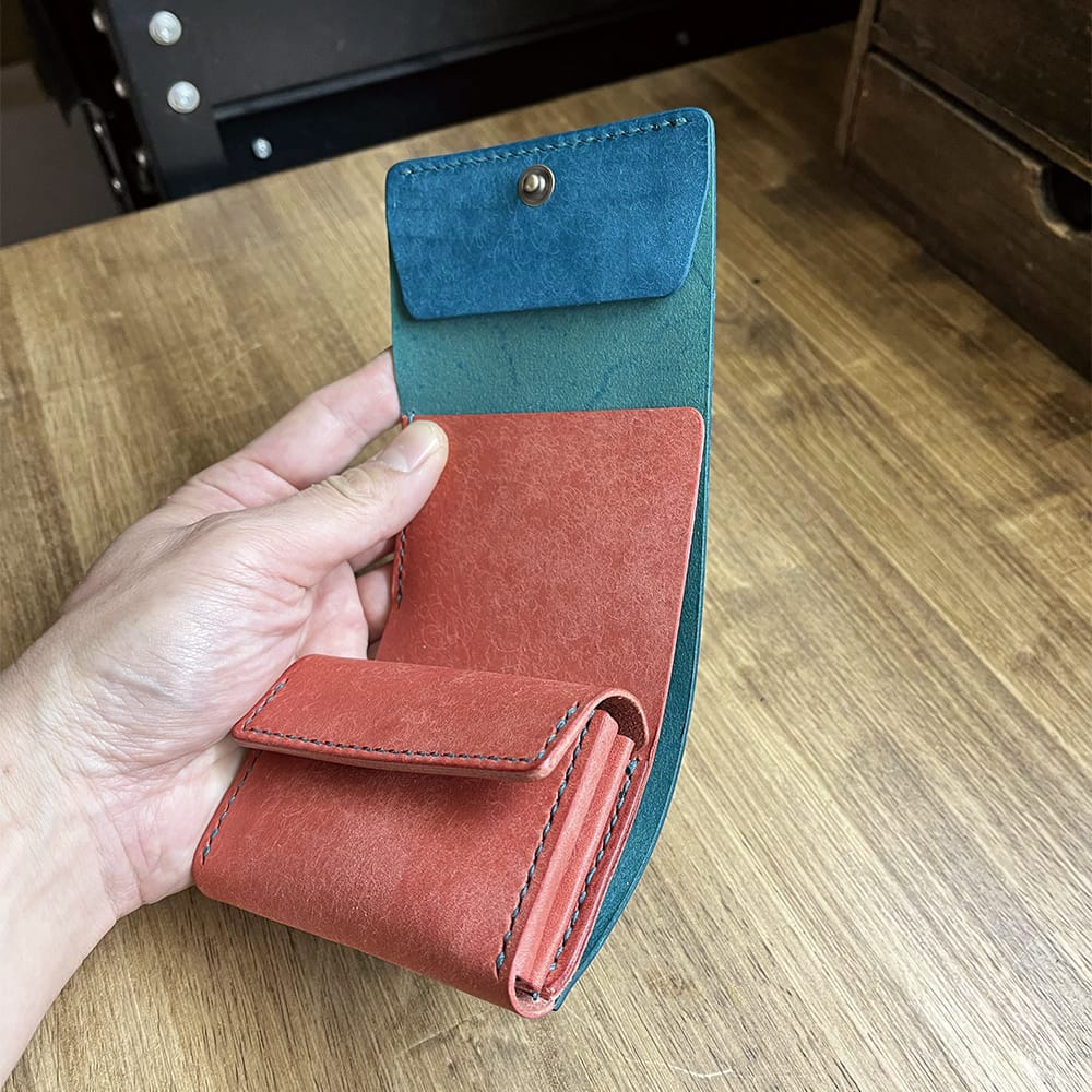 三つ折り財布の小銭入れ部分。