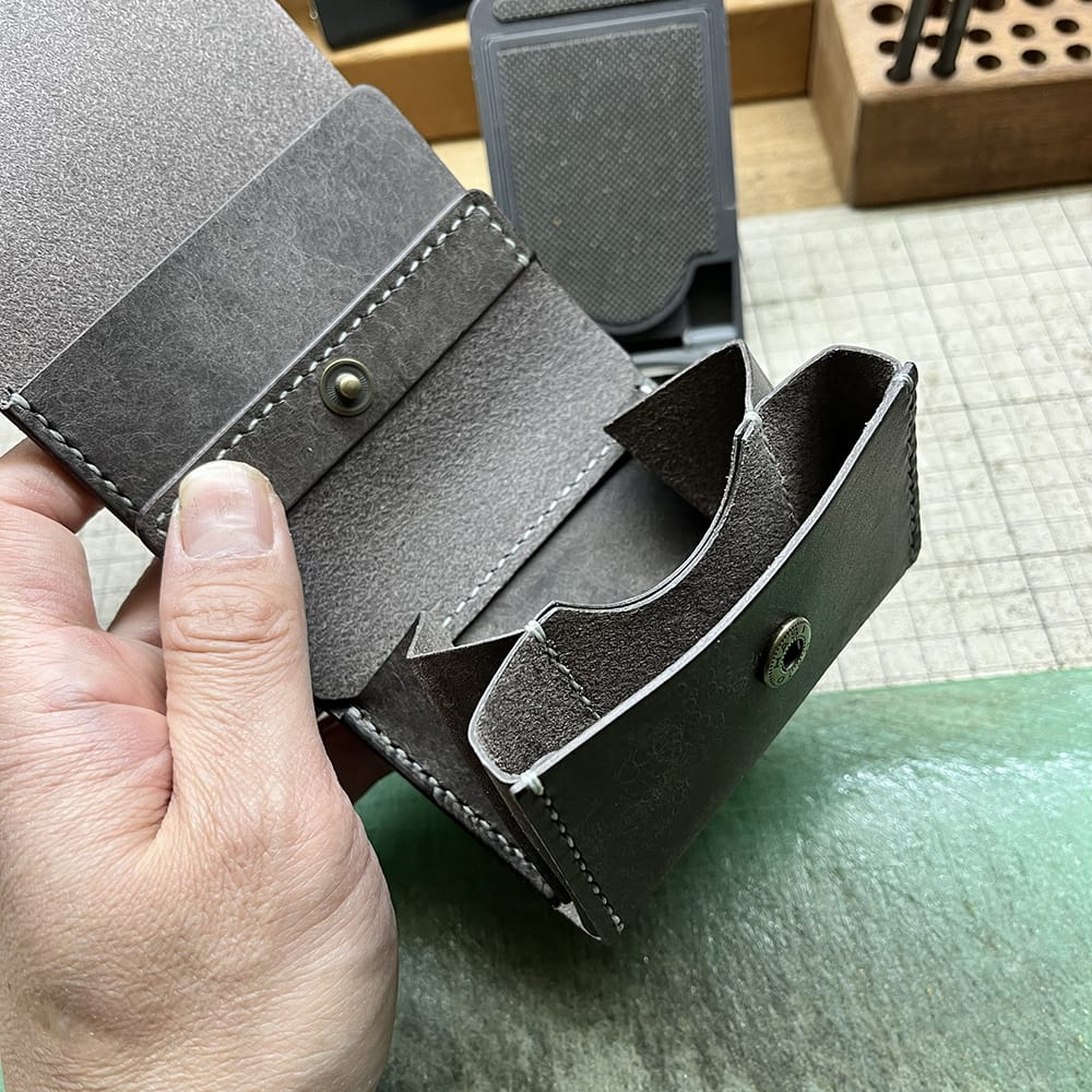 小さい財布を作っているけど、大きさでは勝負していない。