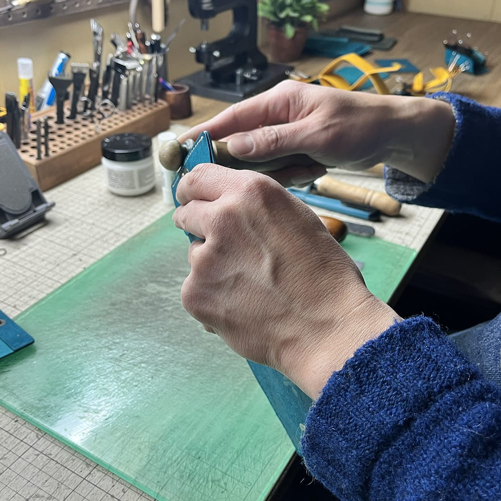 革製品を作る事は人の役に立つ仕事なんだろうか。