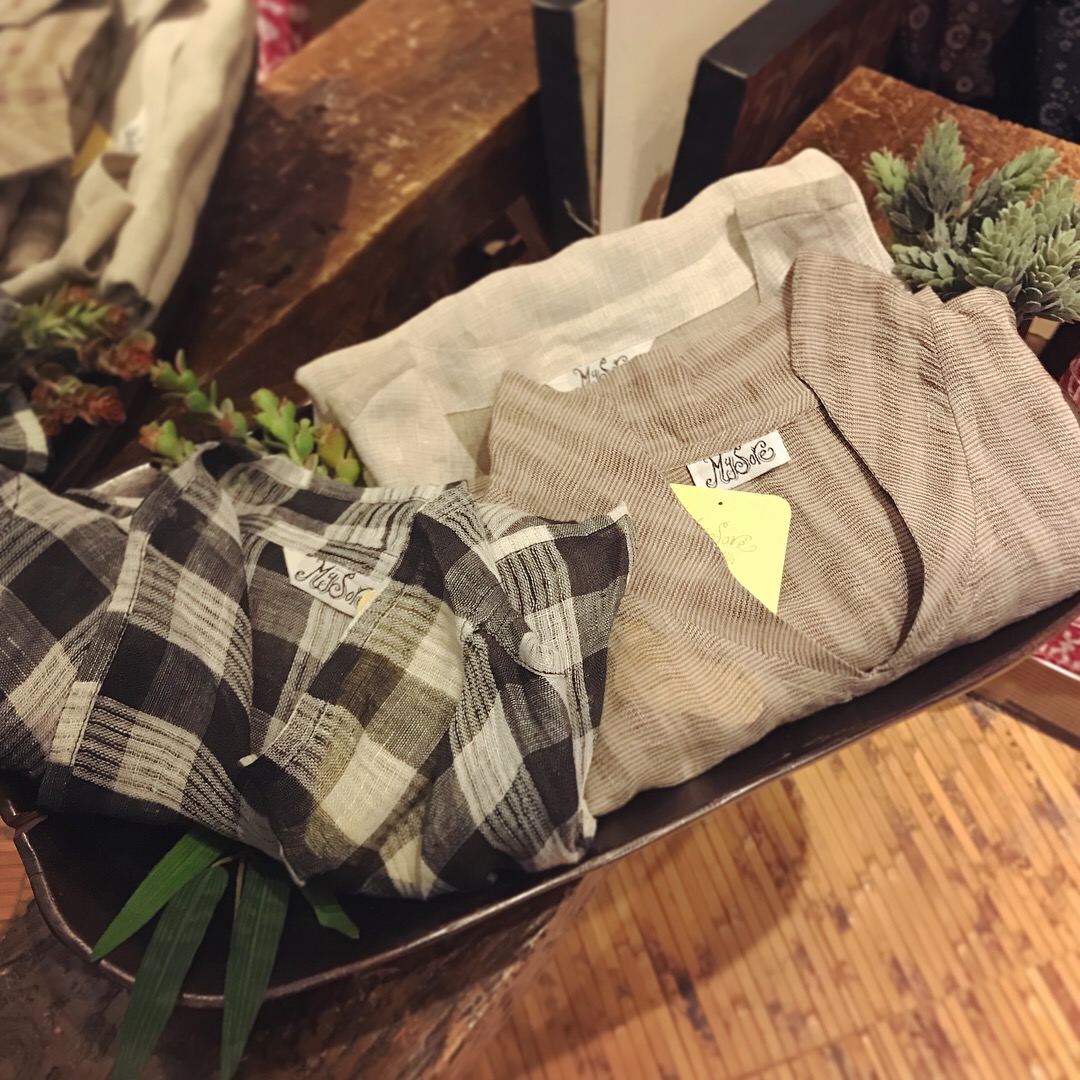 麻のお洋服入荷してます♪