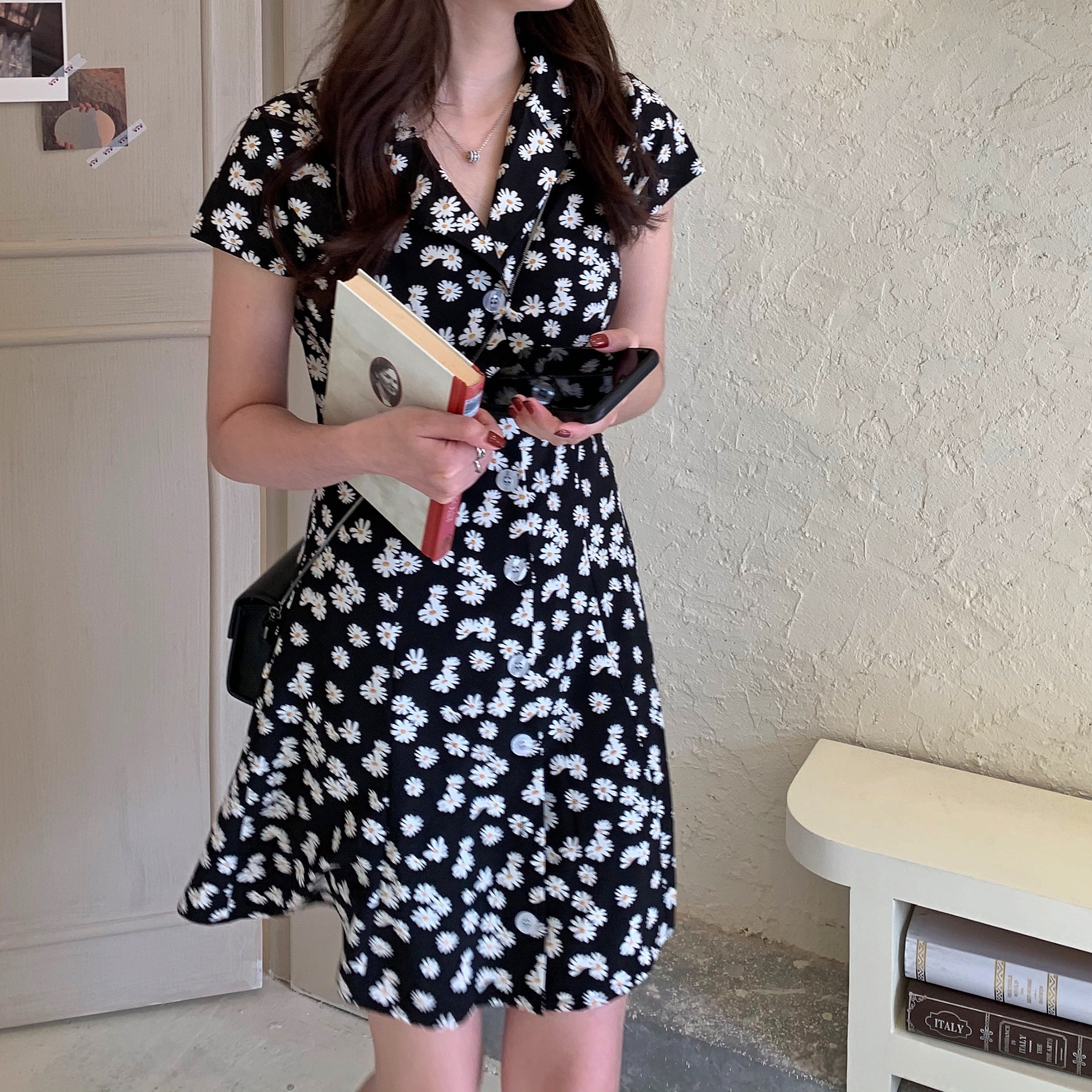 黒髪ロングストレートに似合う♡レトロな花柄ワンピース