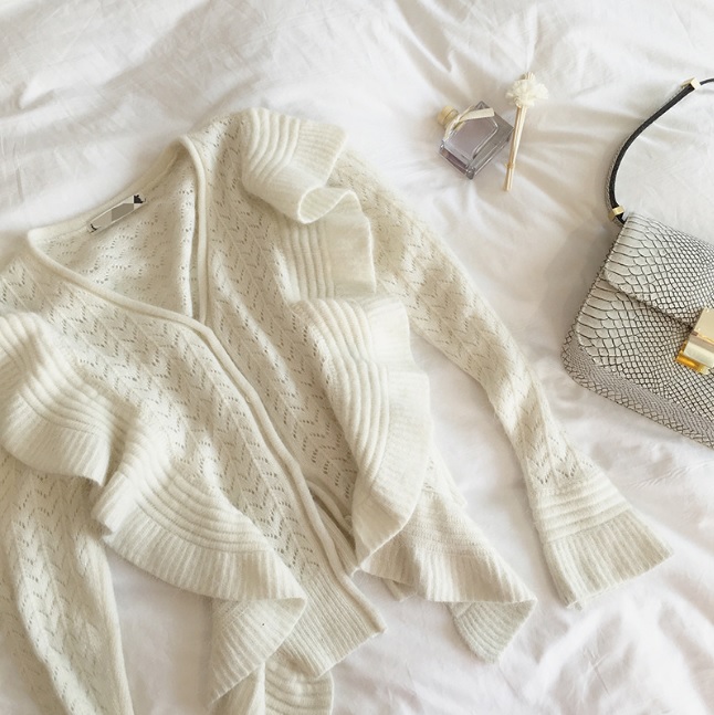 フリルニットカーディガン　販売開始しました！　春先まで着まわせる優秀カーディガン！