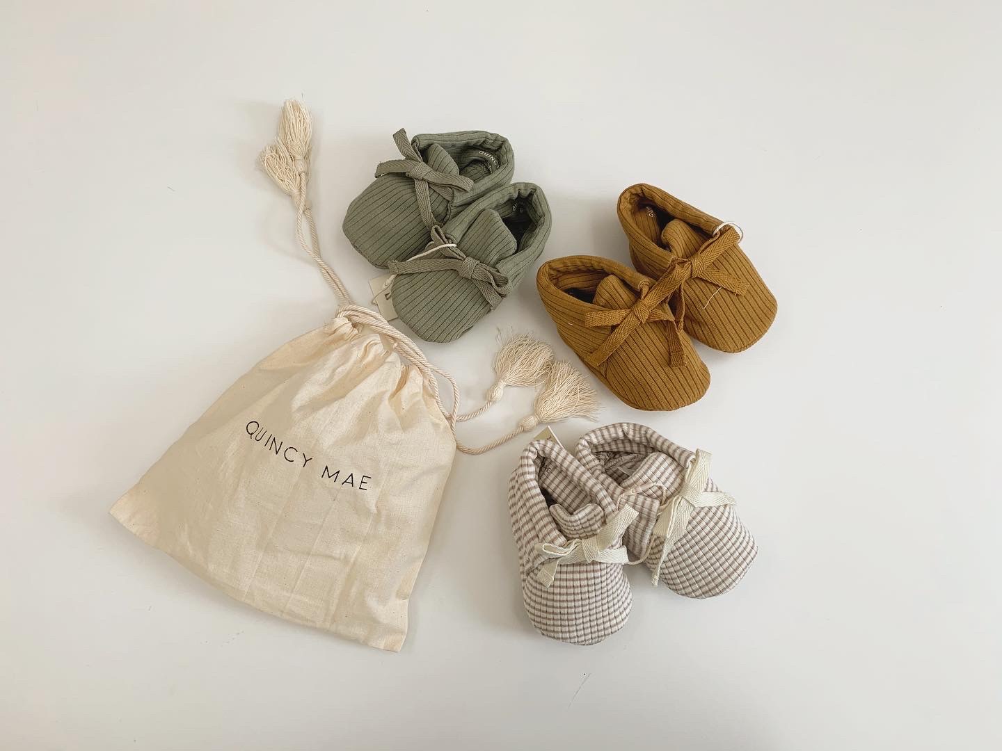 new in! Quincy Mae baby booties♡