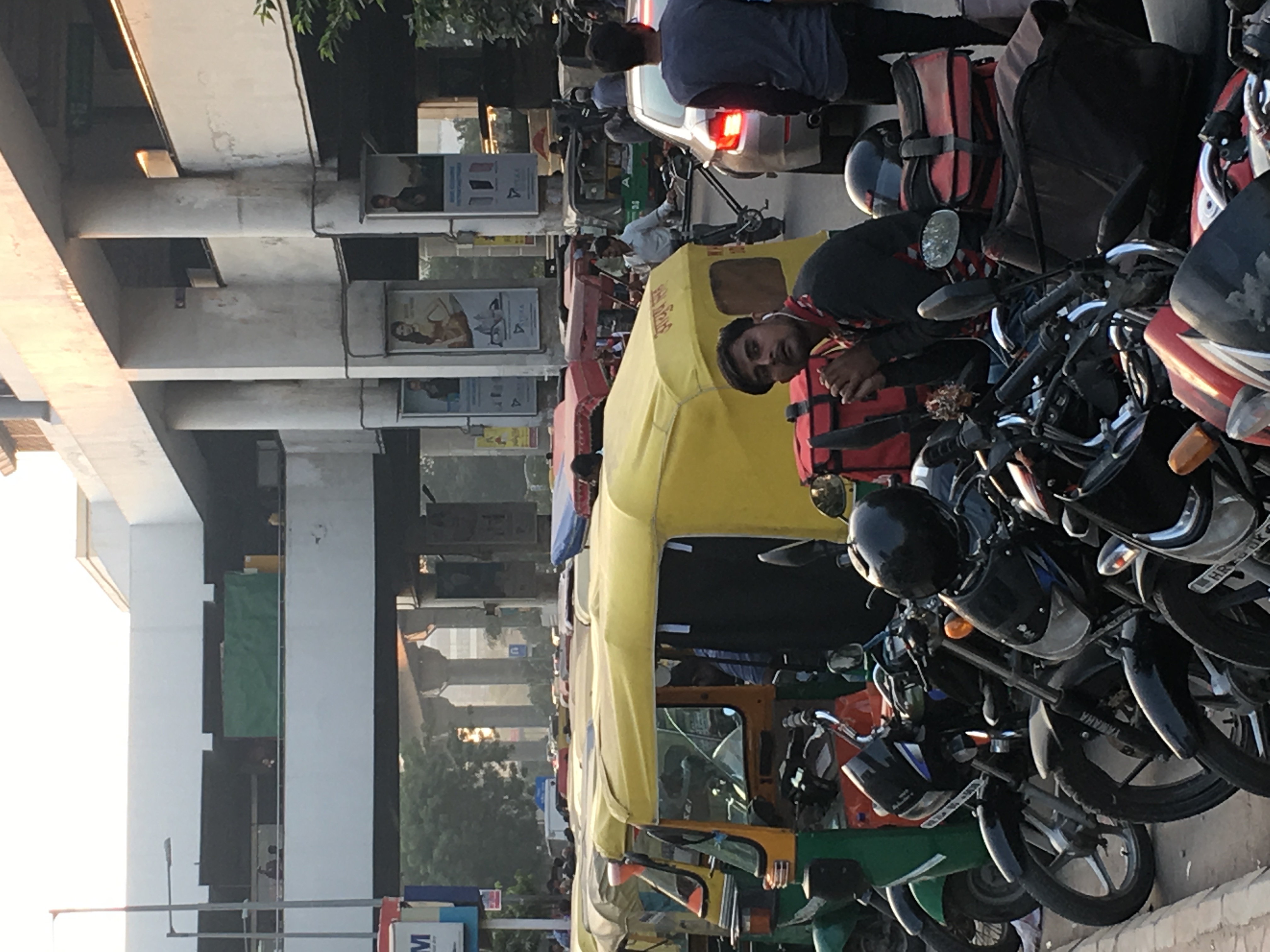 I’m in India いまインドに来てるんだ
