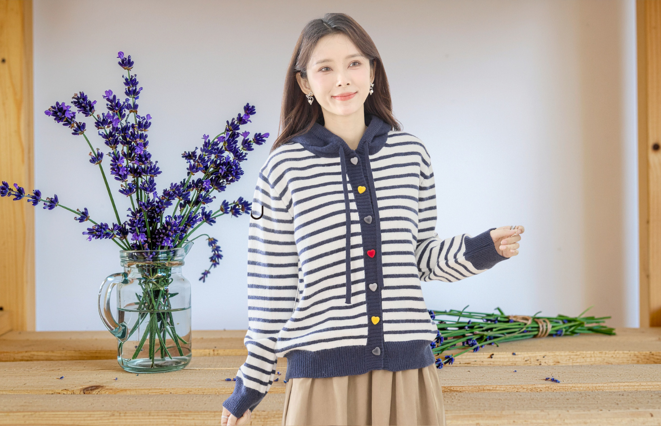 フード付きカーディガン　ボーダー柄カラフルハート型釦 ニットカーディガン (M~L)　ネイビー