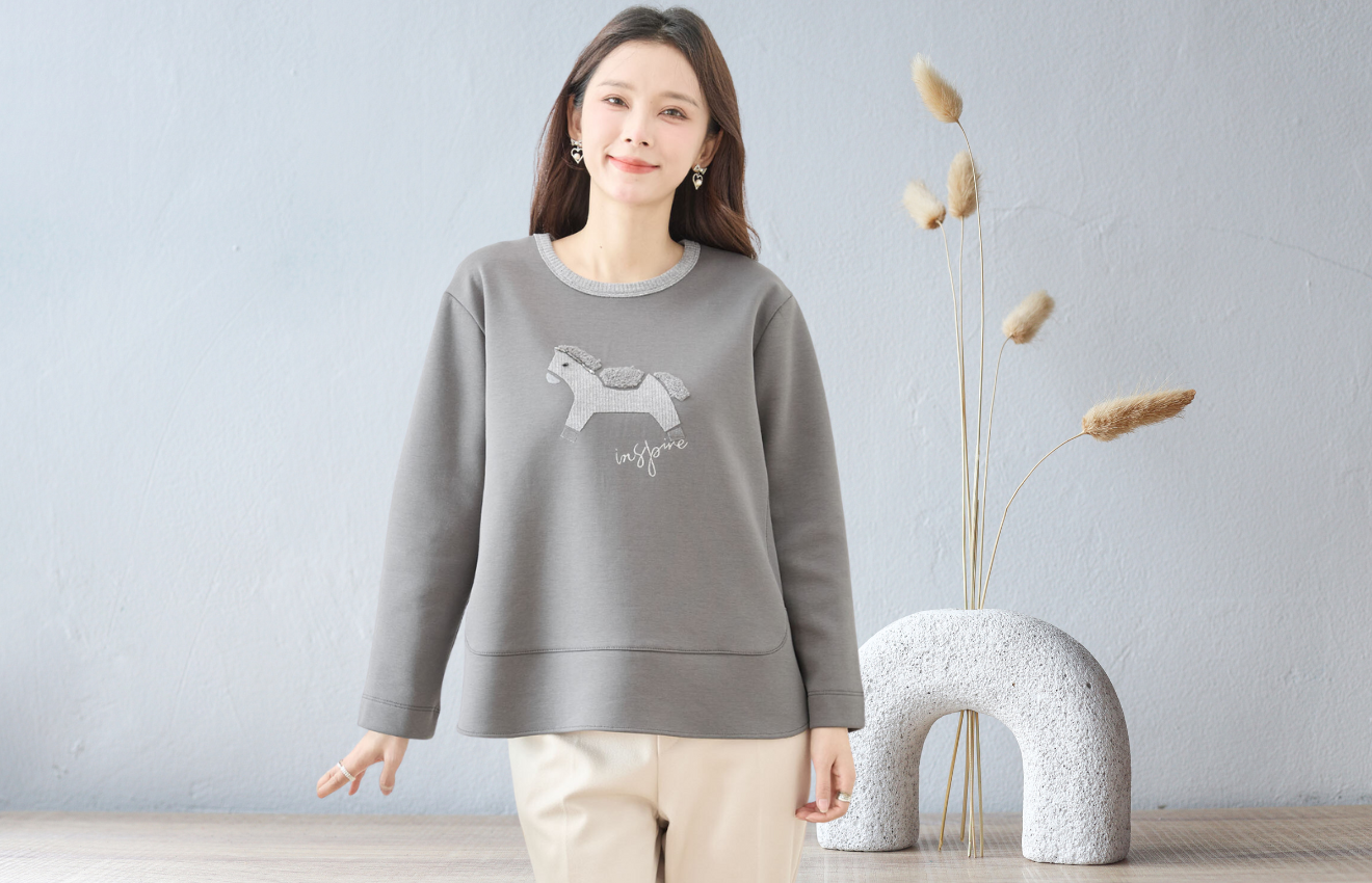 Tシャツ・カットソー　ポニーモチーフ ラメ入り布アートイラスト 厚手ロングTシャツ(M~L) チャコ