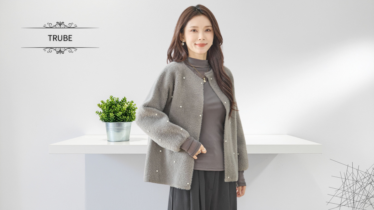 TRUBE【2025新作】【M〜L】ビジユー付きシャギーニットジャケット