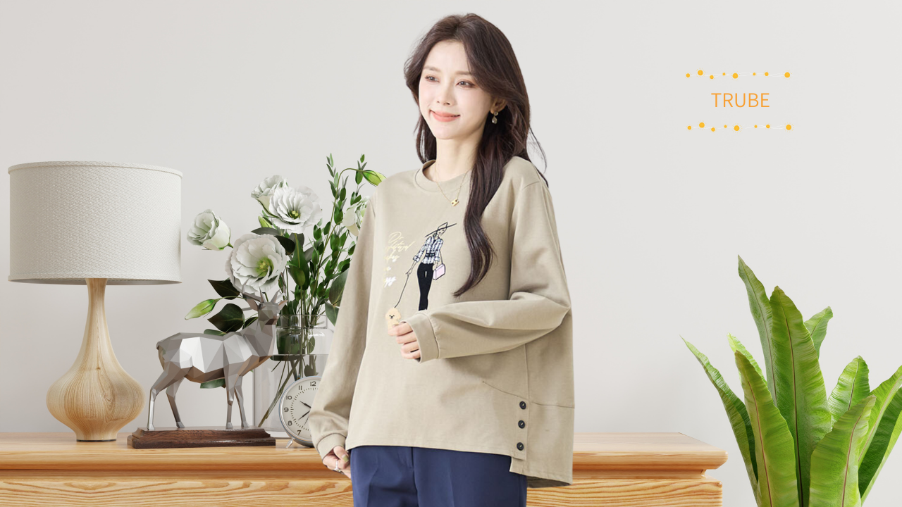 TRUBE【2025新作】【M〜L】スタイリッシュガールサイドボタン長袖トップス ベージュ