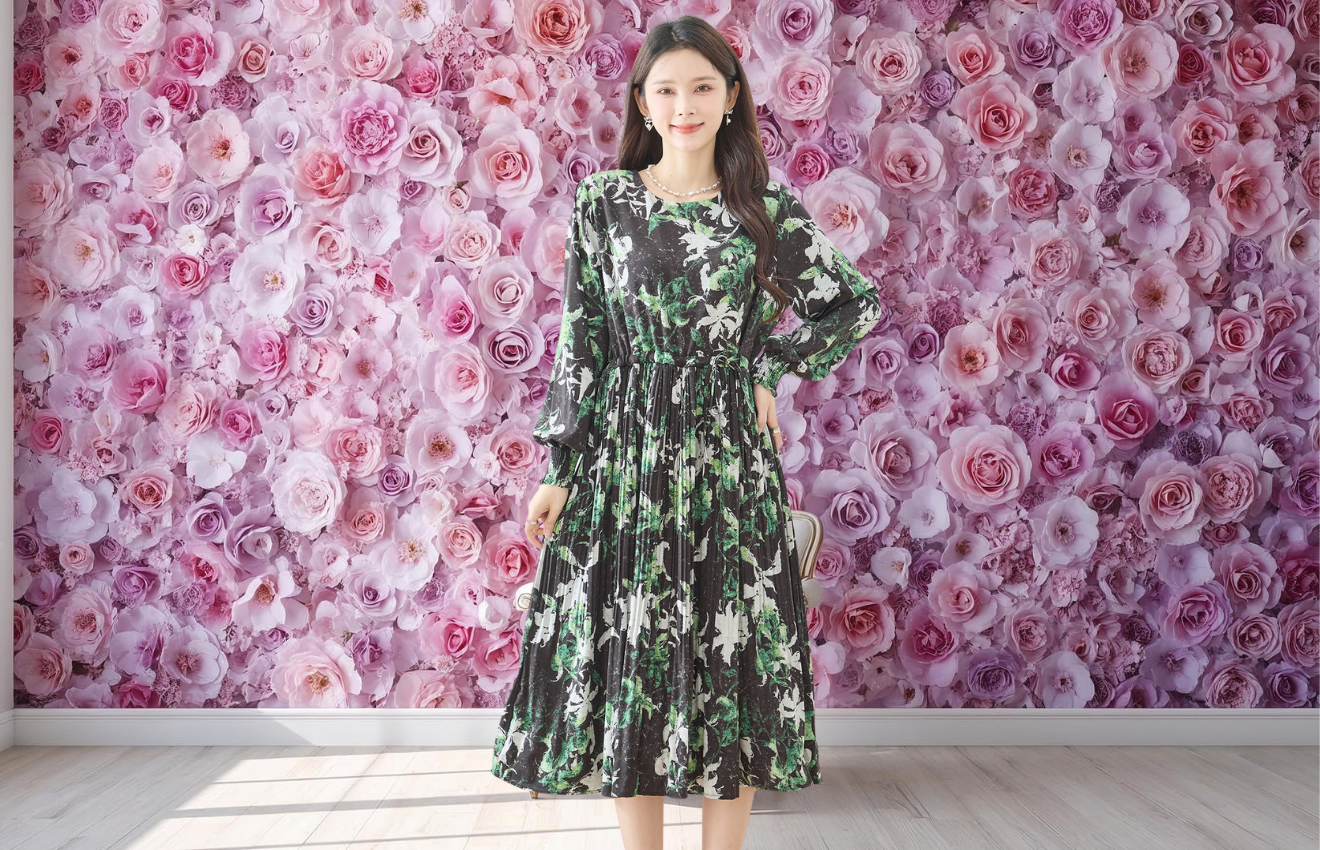 百合が揺れるプリーツワンピース (L~LL)　ブラック