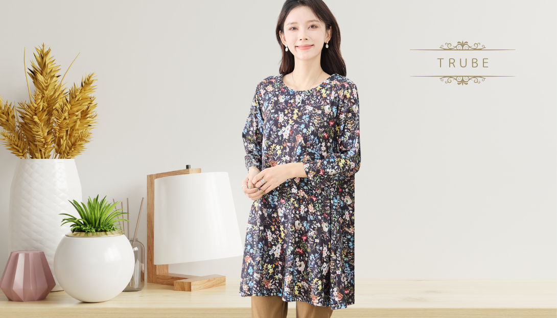 TRUBE【2025新作】【M〜L】ボタニカルムードフラワーチュニック