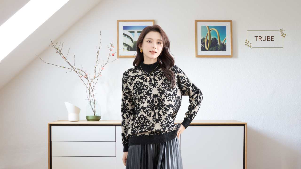 TRUBE【2025新作】【M〜L】ヴィンテージダマスク柄ジャカードニットトップス