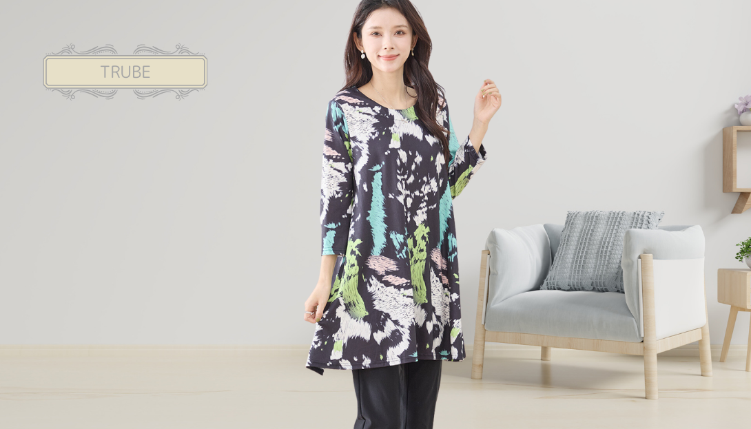 TRUBE【2025新作】【M〜L】スプラッシュアート柄プリントチュニック