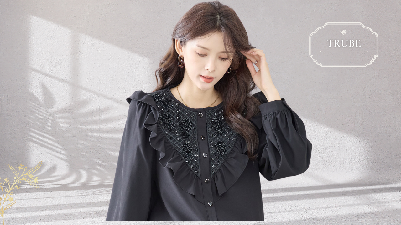 TRUBE 【2025新作】【M〜L】フェミニンフリルブラウス ブラック