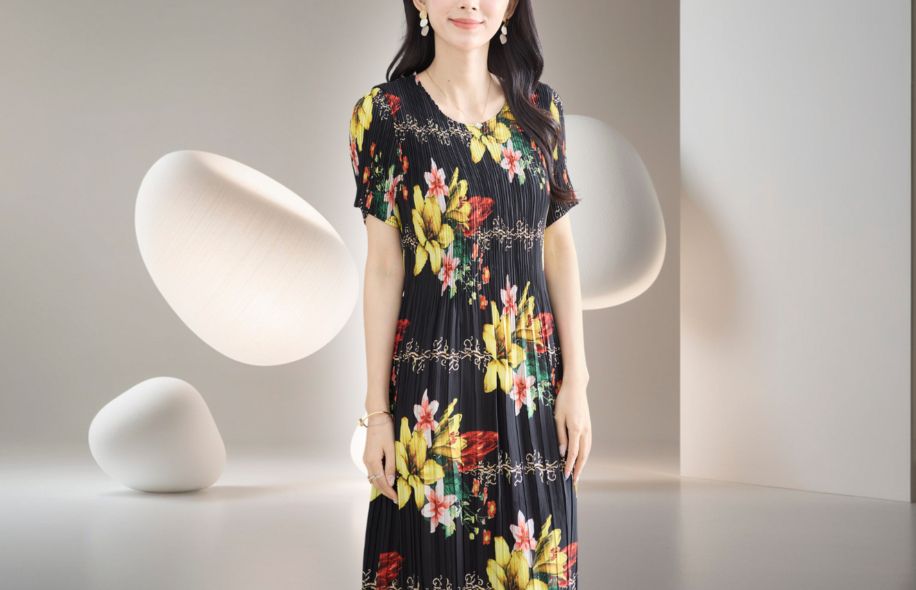 TRUBE ボタニカルプリーツミディワンピース【M~L】ブラック