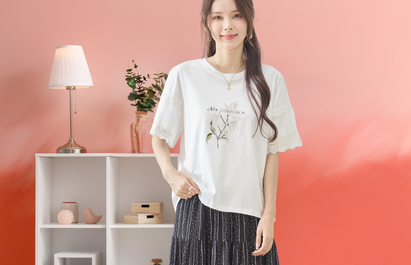 reve bleu フラワーイラストプリント袖口スカラップ刺繍レースTシャツ【M~L】ホワイト