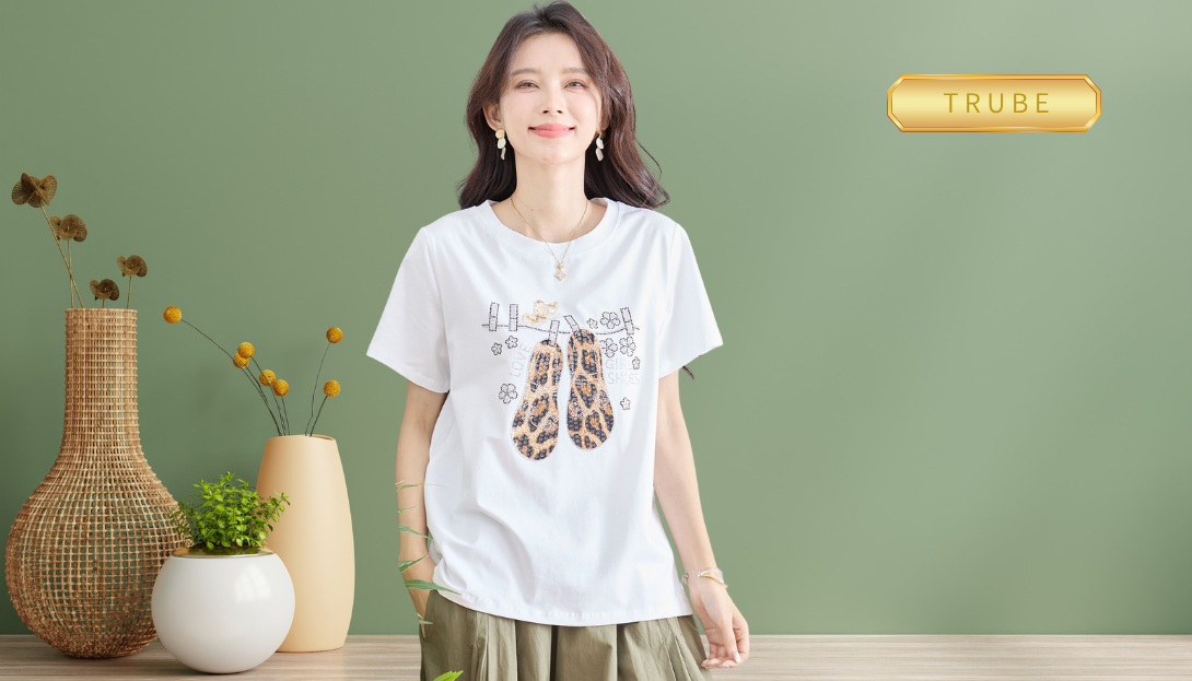 TRUBE【2025新作】【M〜L】シューズモチーフキラキラTシャツ