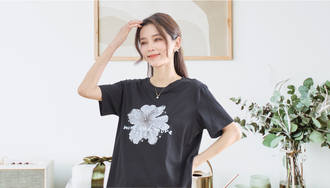 TRUBE【2025新作】【M〜L】フラワーラインストーンTシャツ ブラック