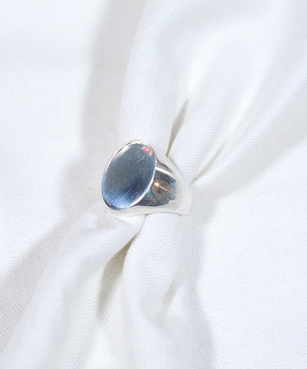 LAVER / OVAL SIGNET RING