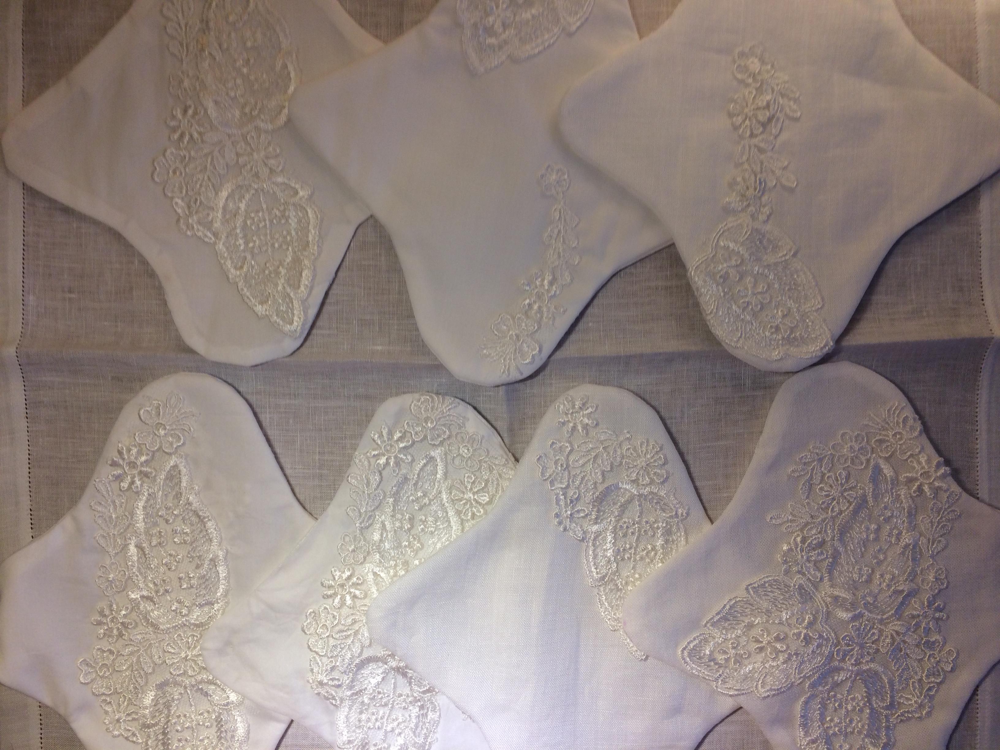 布ライナーホルダー、少しずつレースのデザインが違います。