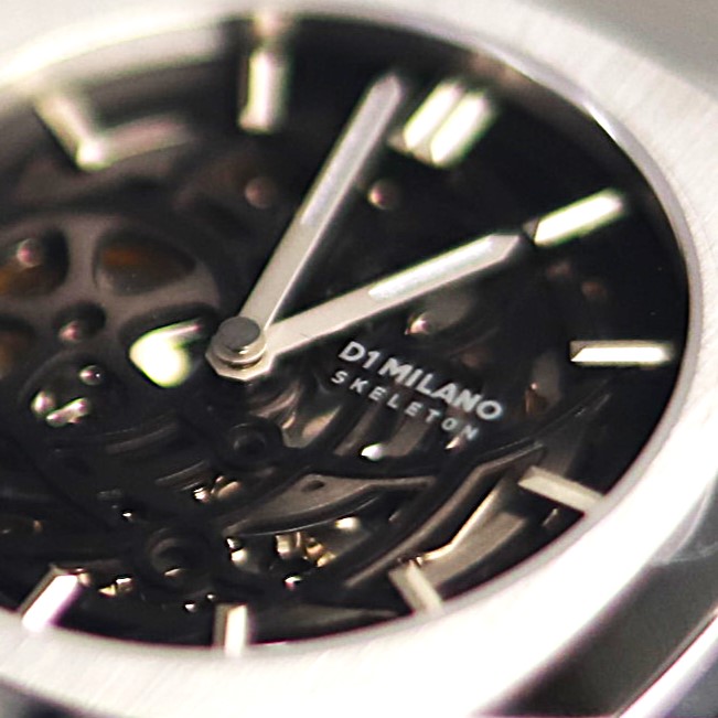 スケルトンが更に高級感を引き出している腕時計