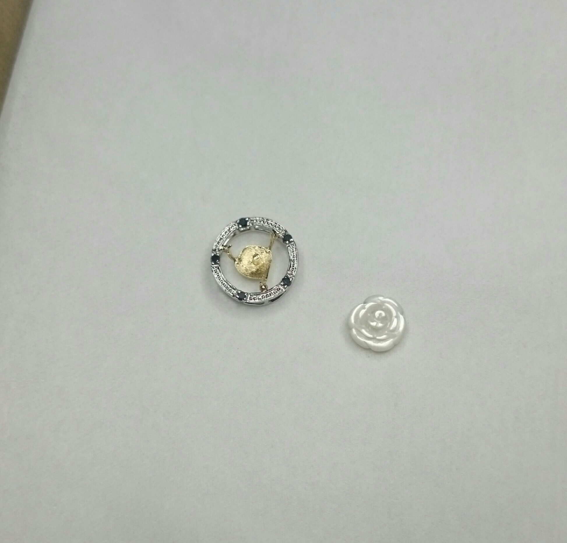 あとは中石を留めてと。