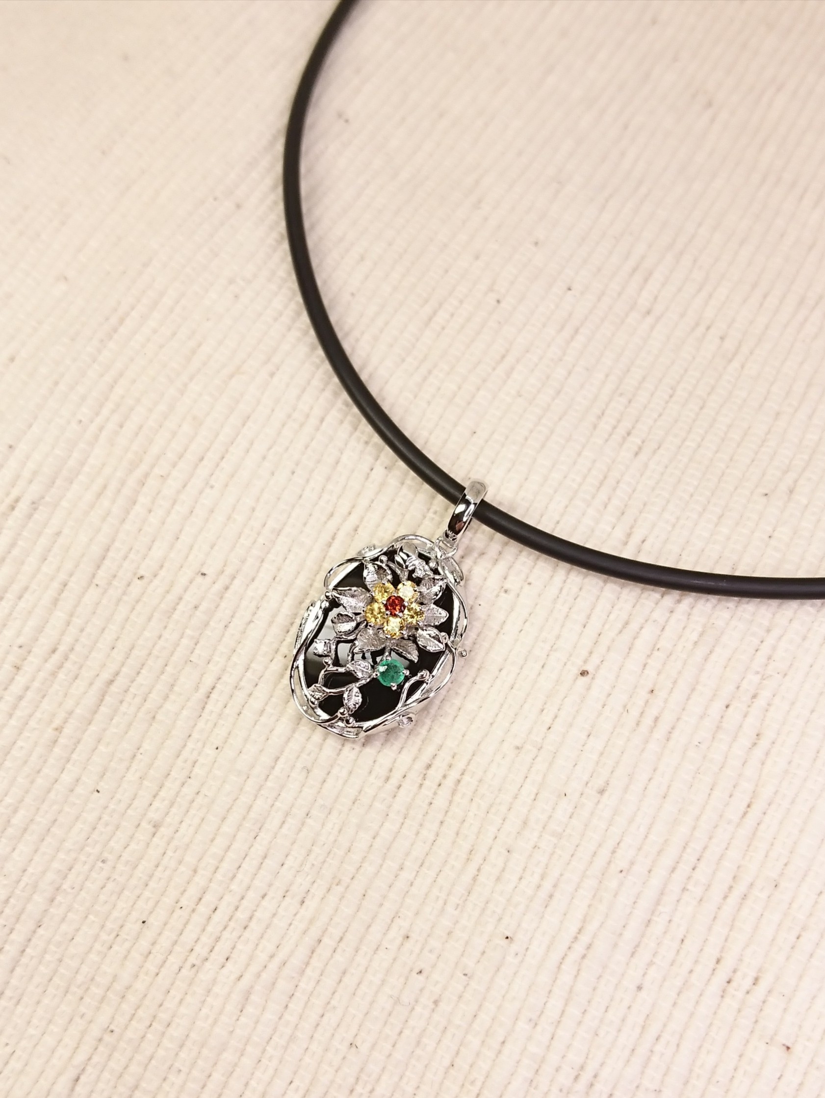 🌻色石ペンダント