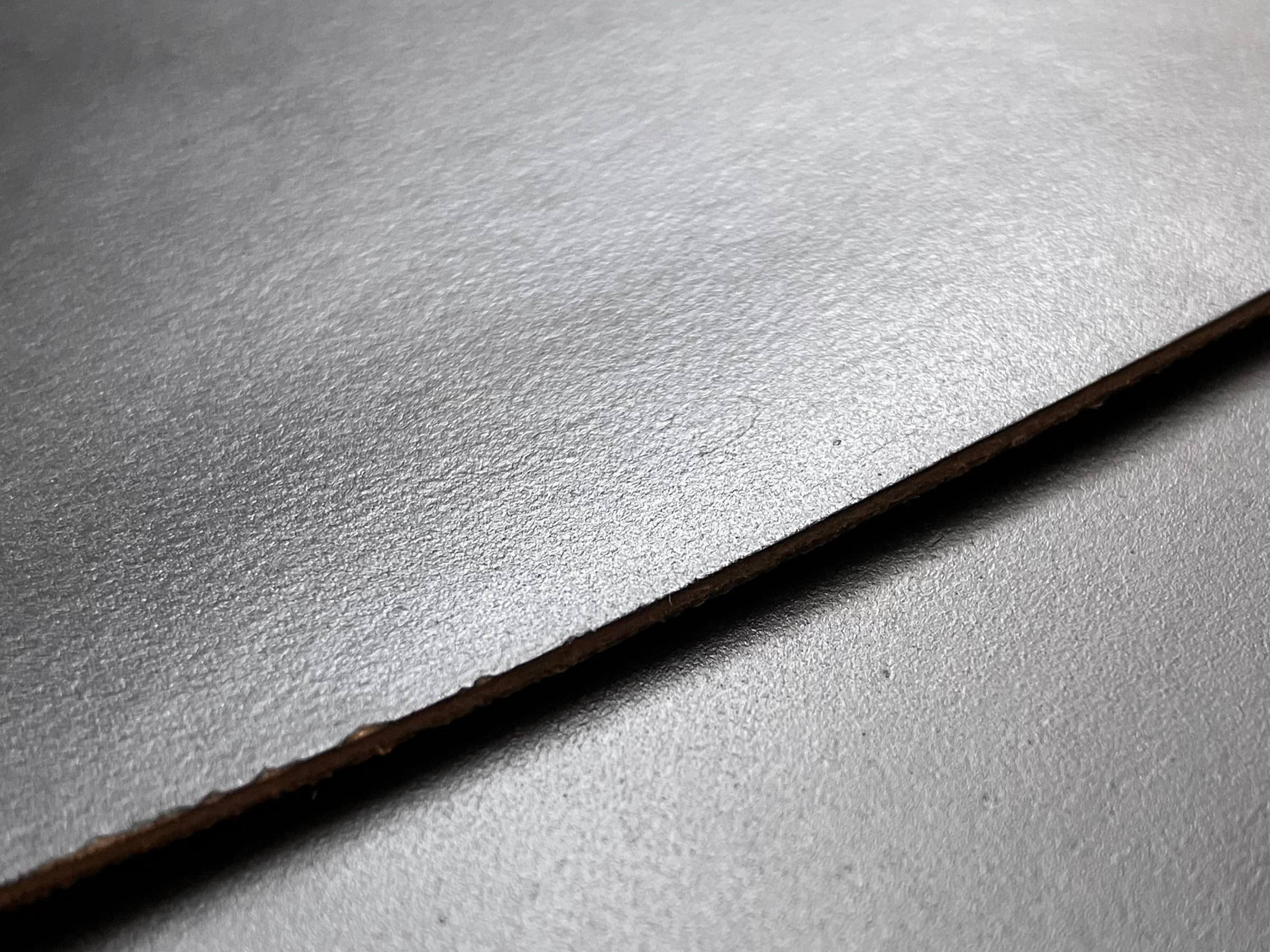 革の質感で選ぶという贅沢