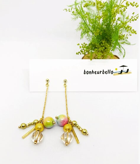 GWのご旅行に！レインボーカラーがアクセントのピアス～bonheurbelloSHOP～