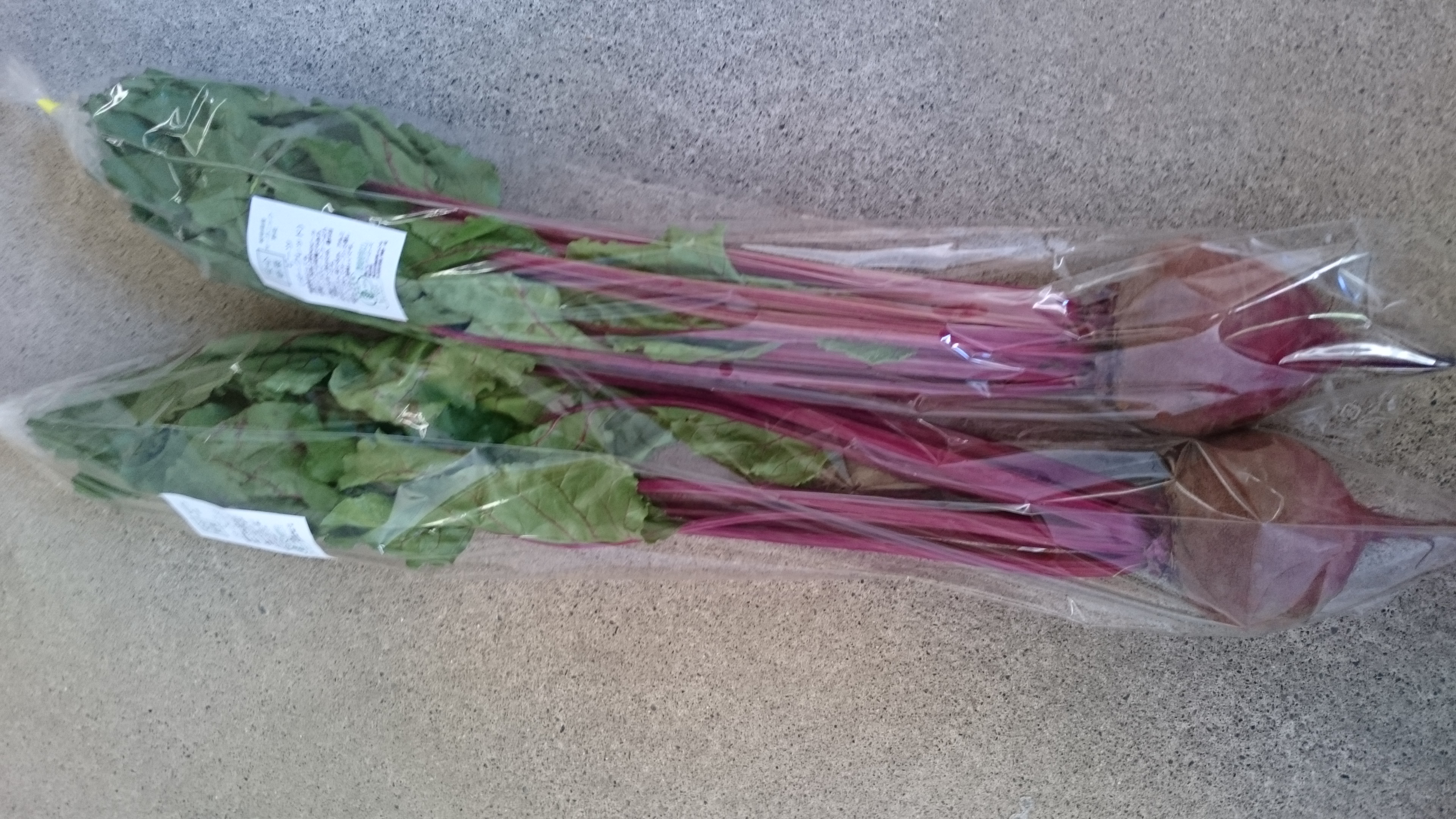 野菜紹介  葉付きオーガニックビーツ