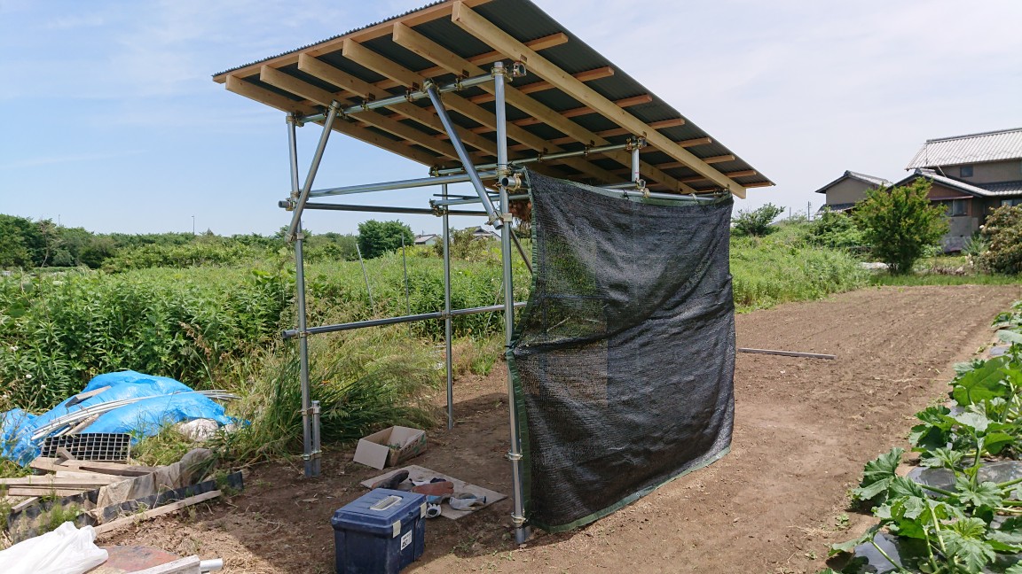 暑いから壁変わりを取り付けた