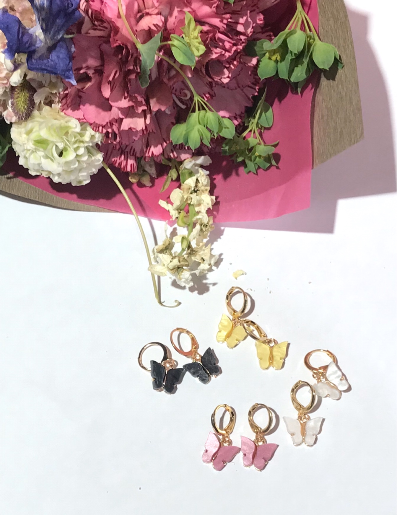喜び、美しさの幸せ呼び込む蝶々ピアス　