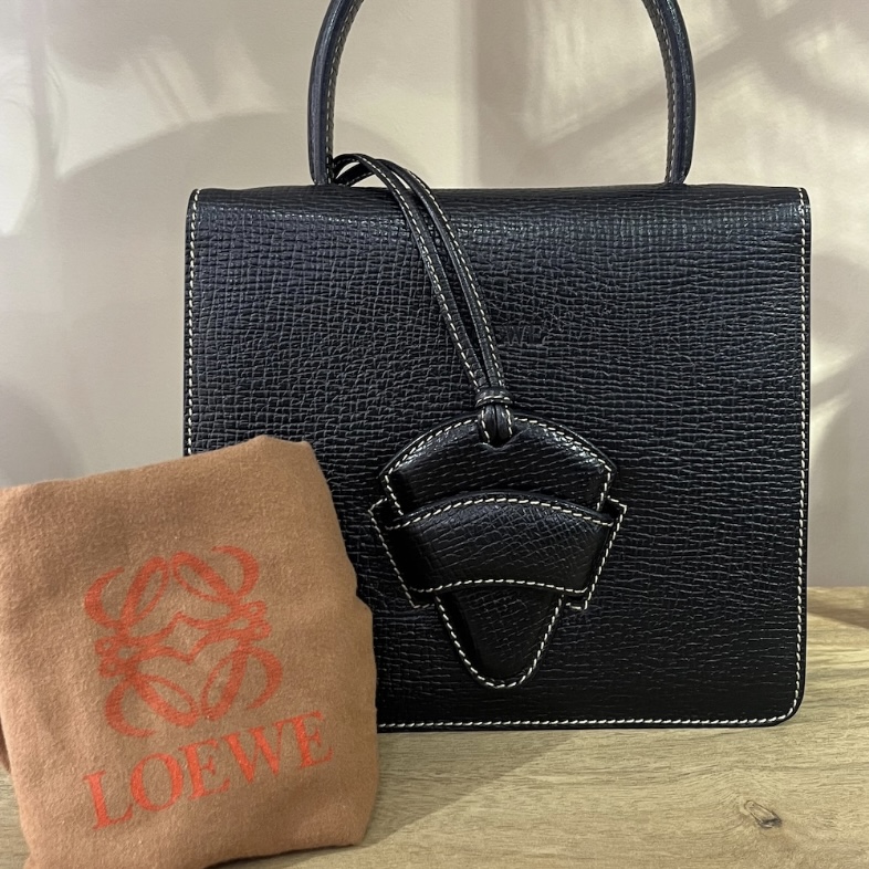 LOEWEの時を超えて輝くクラフトマンシップ。クラシックスタイル