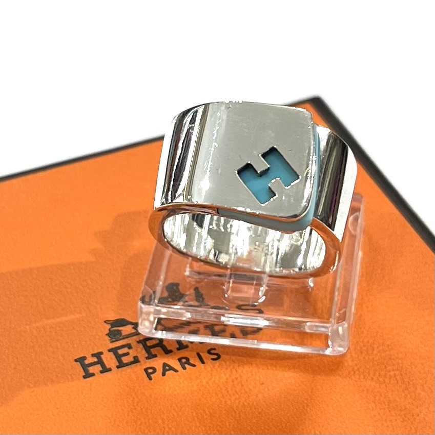 キャンディみたい♡HERMÈSの「H」を指先に|メンズにもおすすめのヴィンテージリング