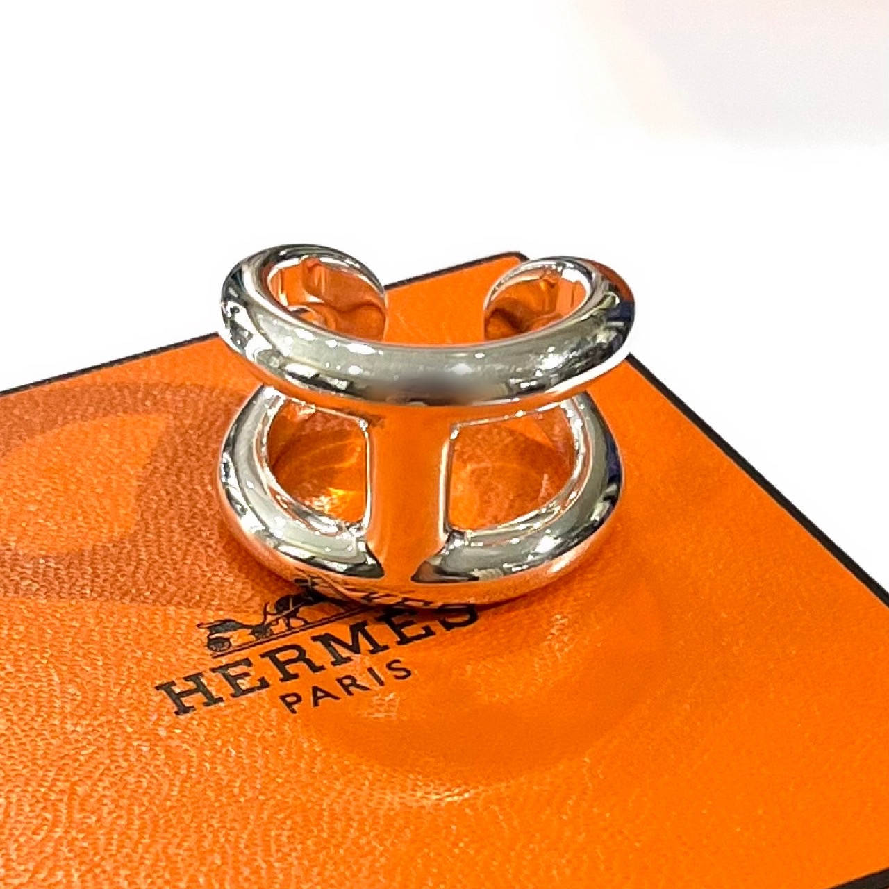 最高にカッコいい！HERMÈS オスモズ リング｜存在感を楽しむ、名品シルバーリング　