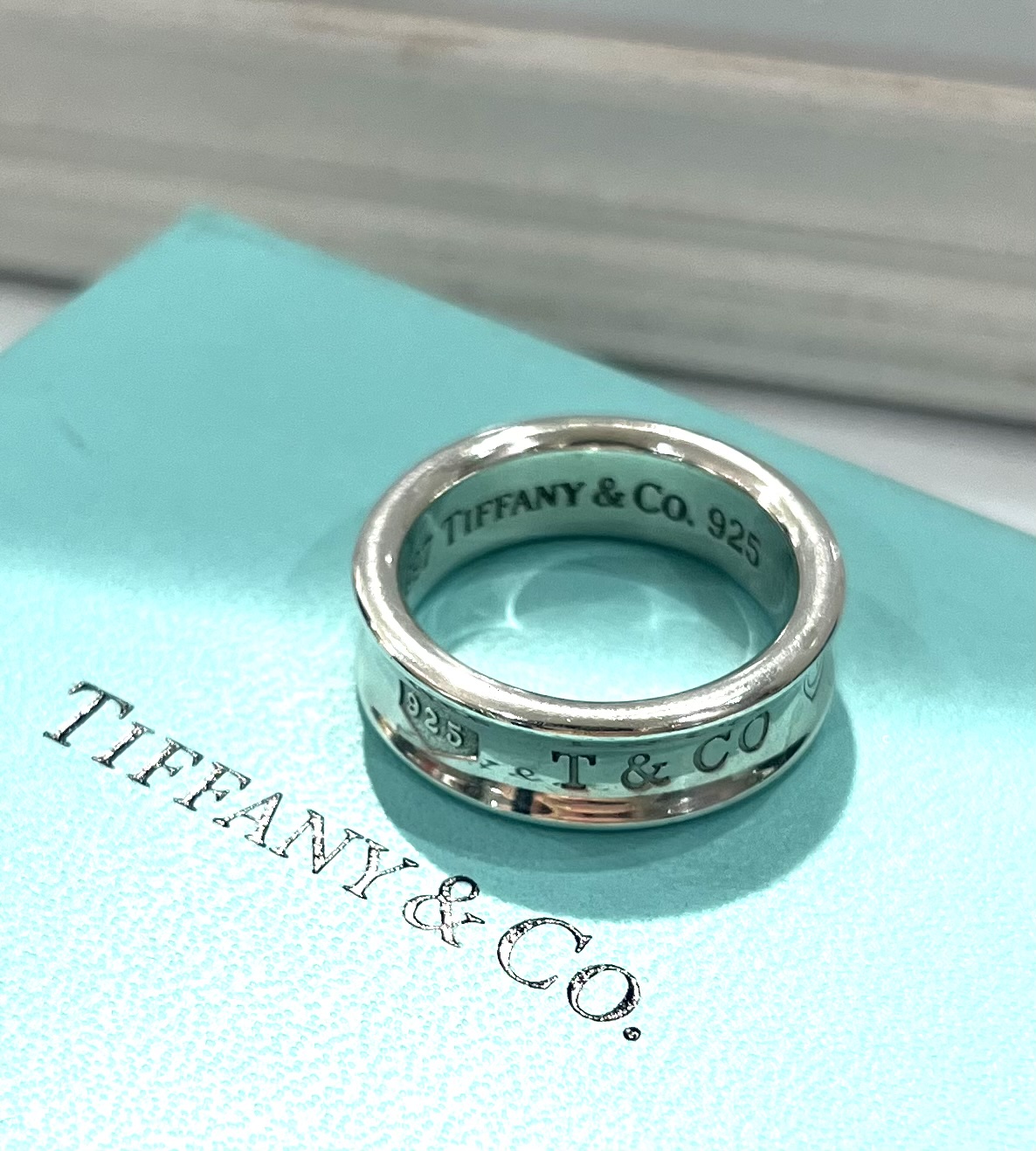 輝く時代を纏う—TIFFANY & Co. シルバーリング〈1837ヴィンテージ