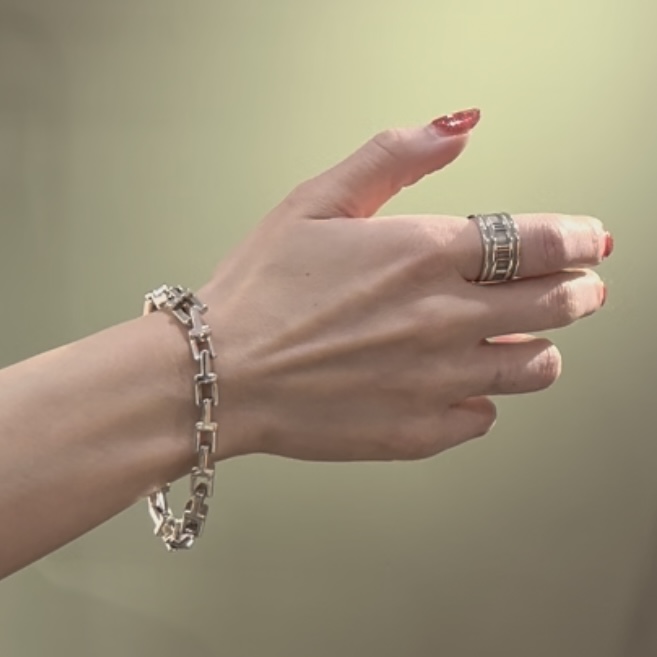 人と被りたくない！TIFFANY&CO.激レアブレスレット