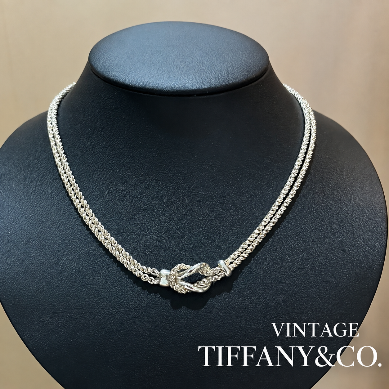 閲覧数No.1.TIFFANY&CO.   近くで見るほど分かる、 細かなロープ状のツイスト。
