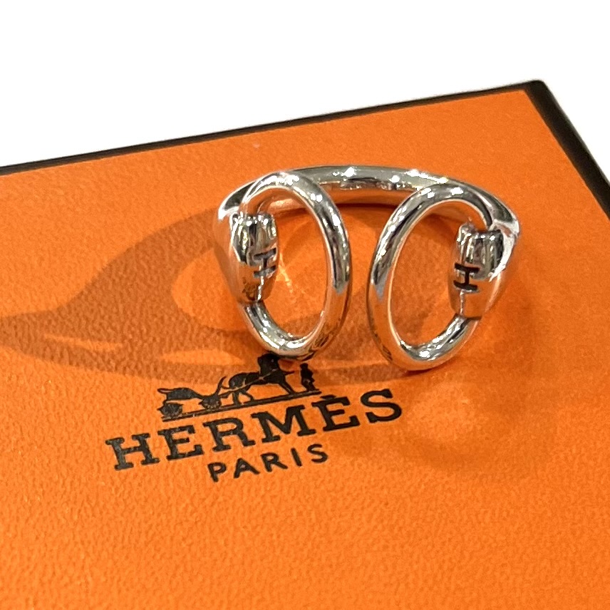 HERMÈS「ナウシカ」リング｜エルメスの馬具の美意識を指先に
