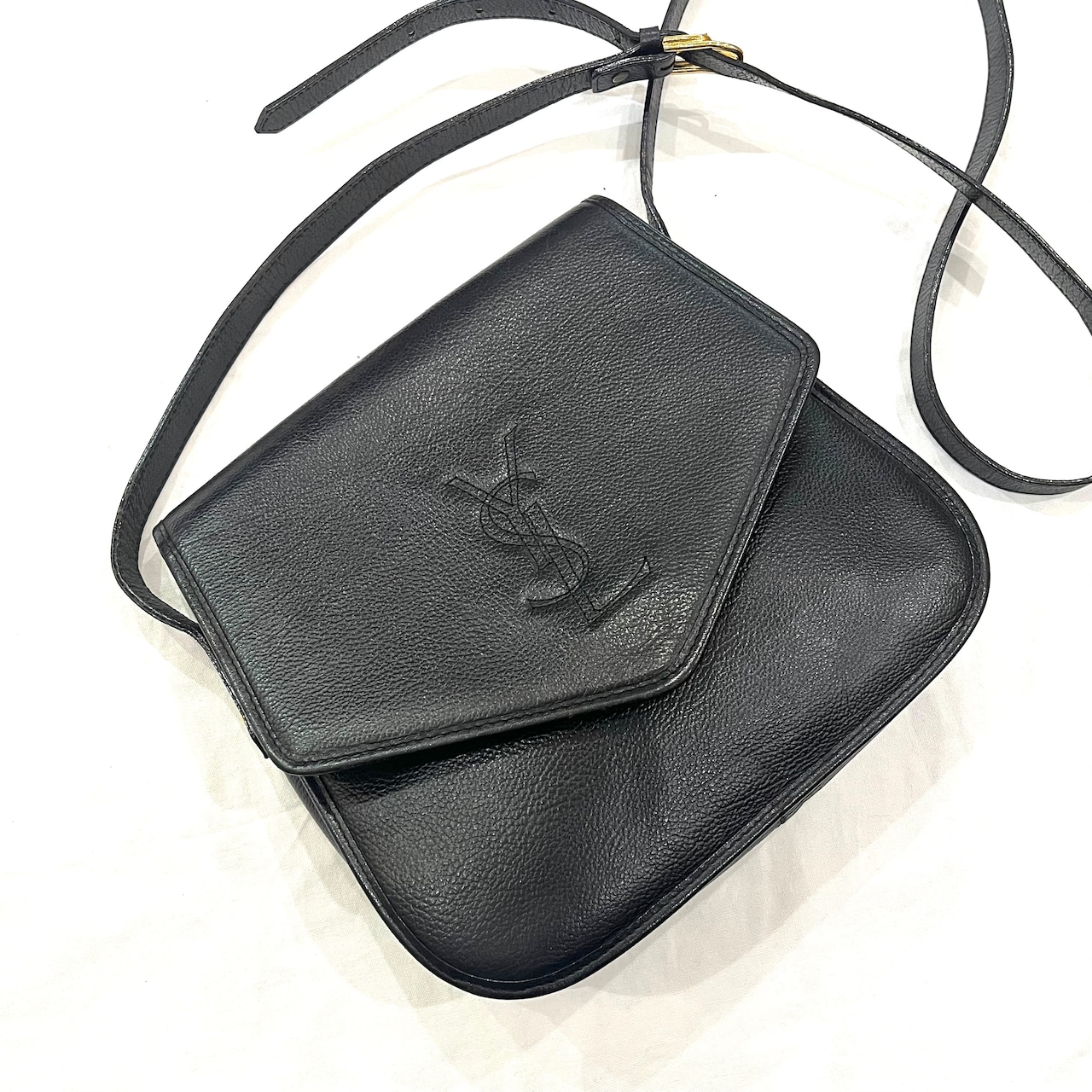# 時代を超えて選ばれる、YSLのヴィンテージ。