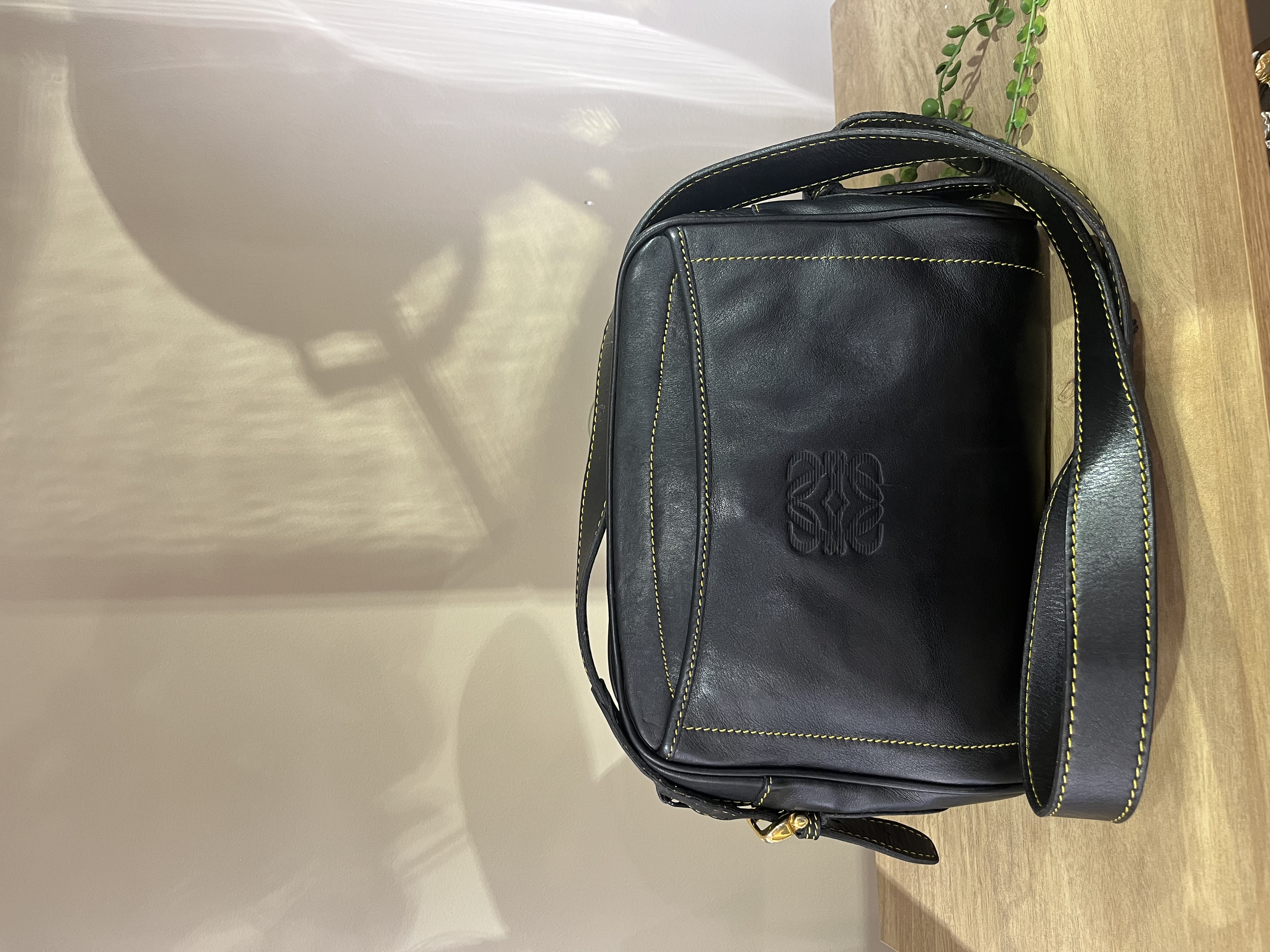 【ロエベ好き必見】九州で出会える、上質なLOEWEヴィンテージバッグの魅力