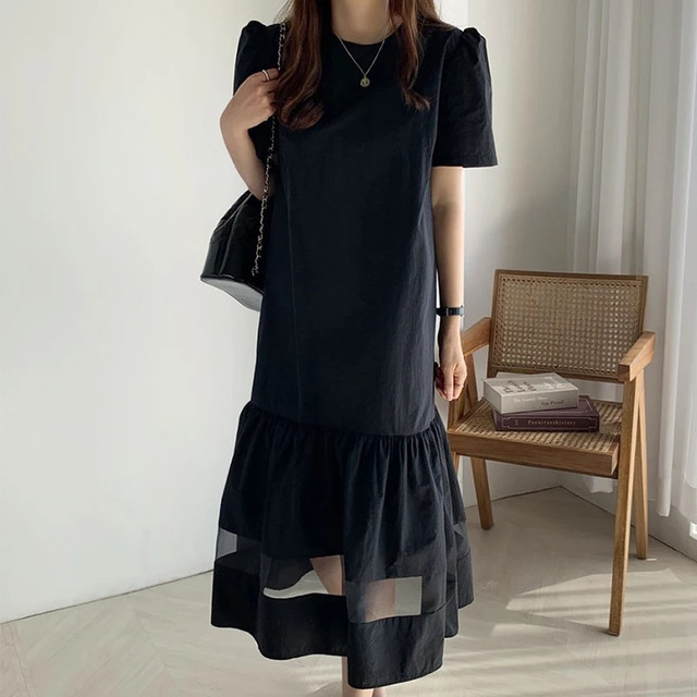 初夏を彩るお洒落フレアワンピース