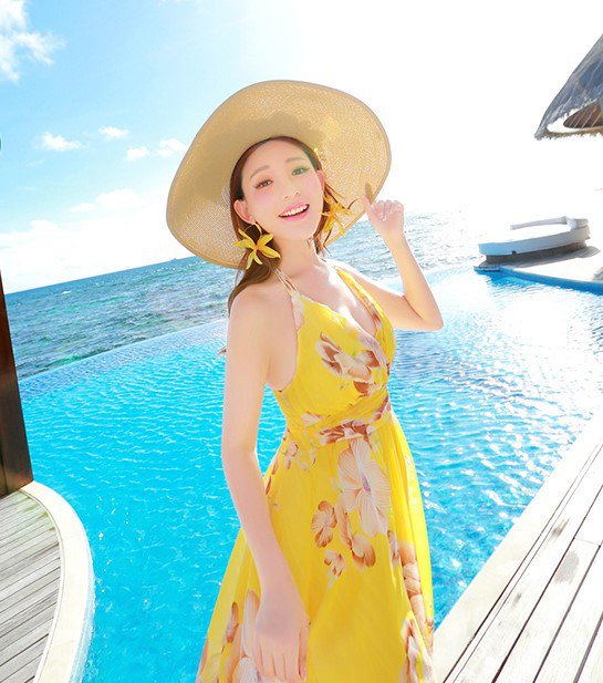 夏！気分は常夏☆海辺のおしゃれにトロピカルカラーのビーチドレスはいかが？
