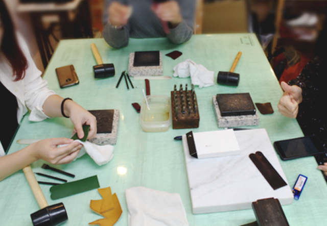 革細工の一日体験教室をやってみました。オリジナル手縫いペンカバー