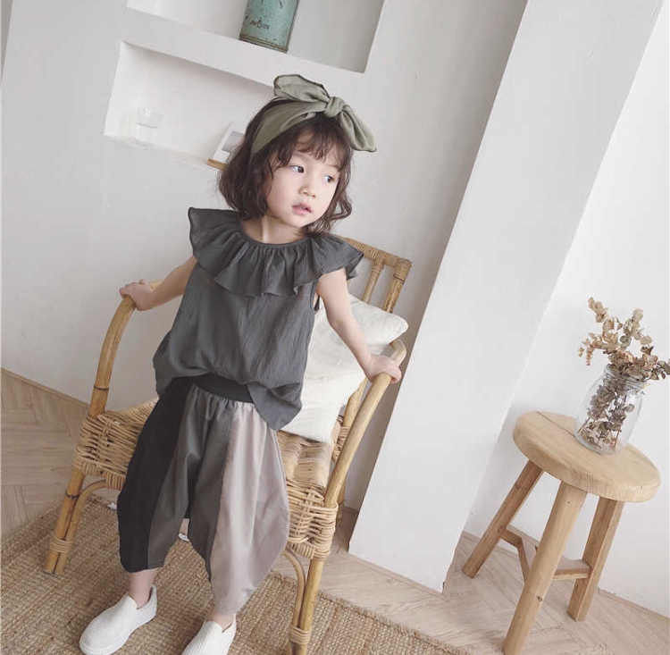ナチュラル系ノースリーブブラウスとワイドパンツ