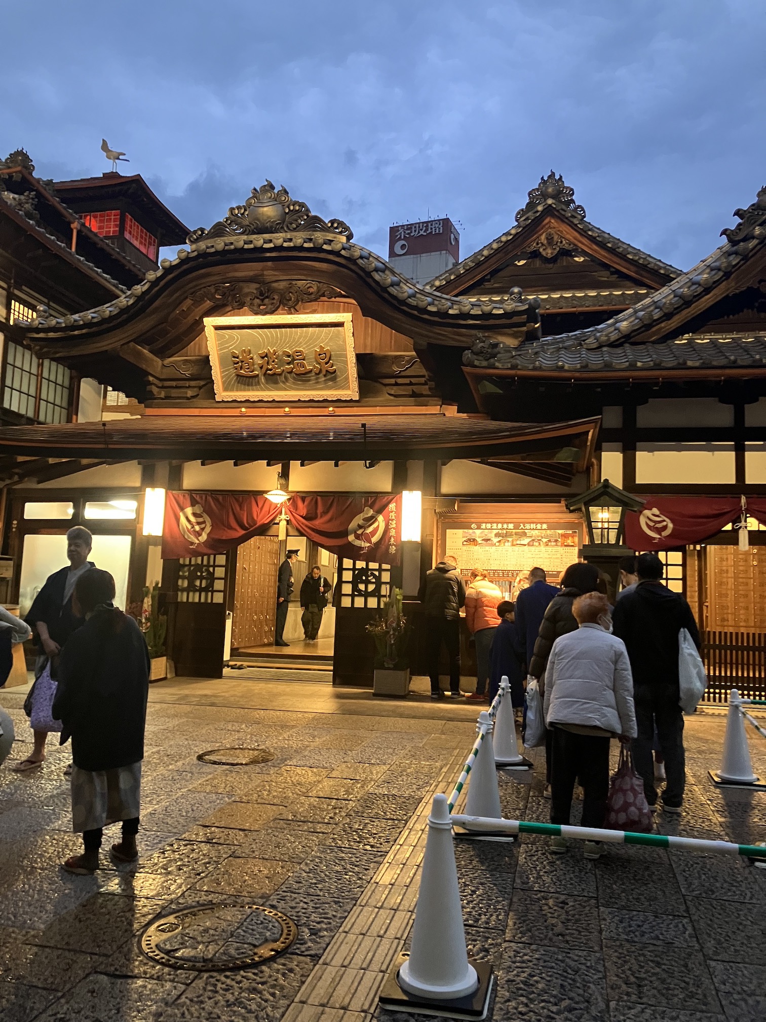 観光地には人がたくさん✨