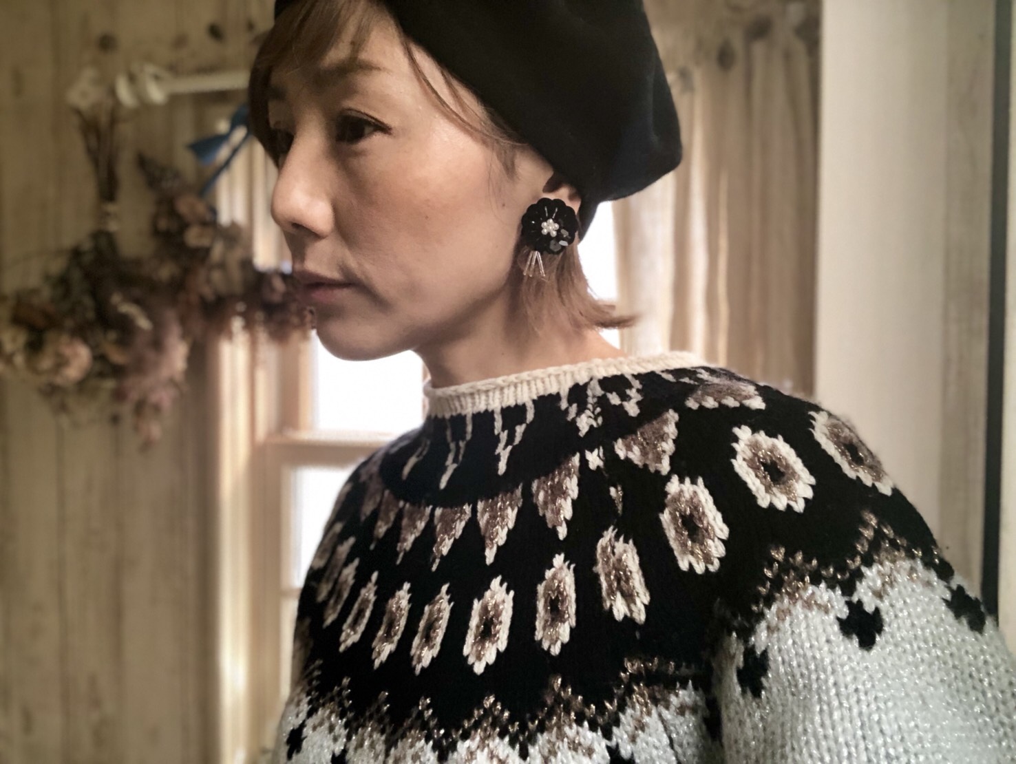 シックなスパンコールピアス