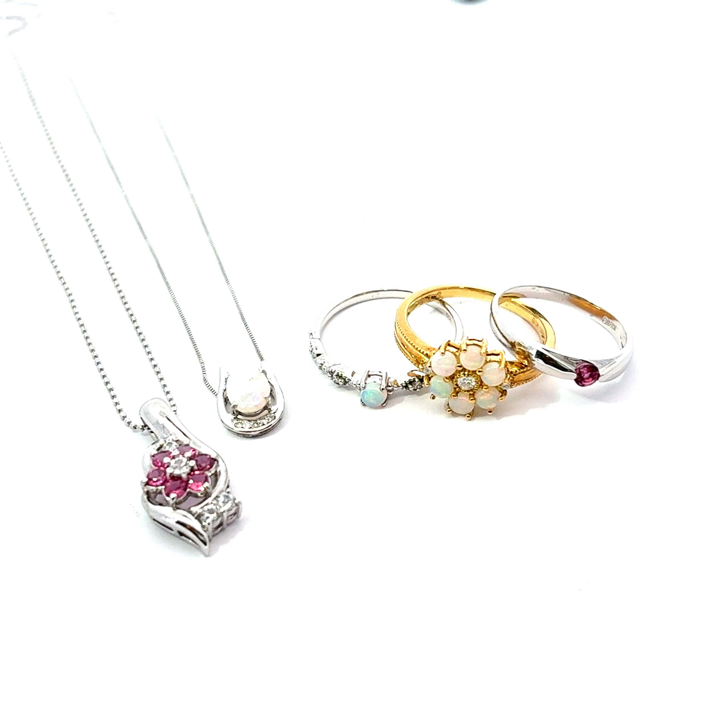 10月はオパールとトルマリンが誕生石ですよ!