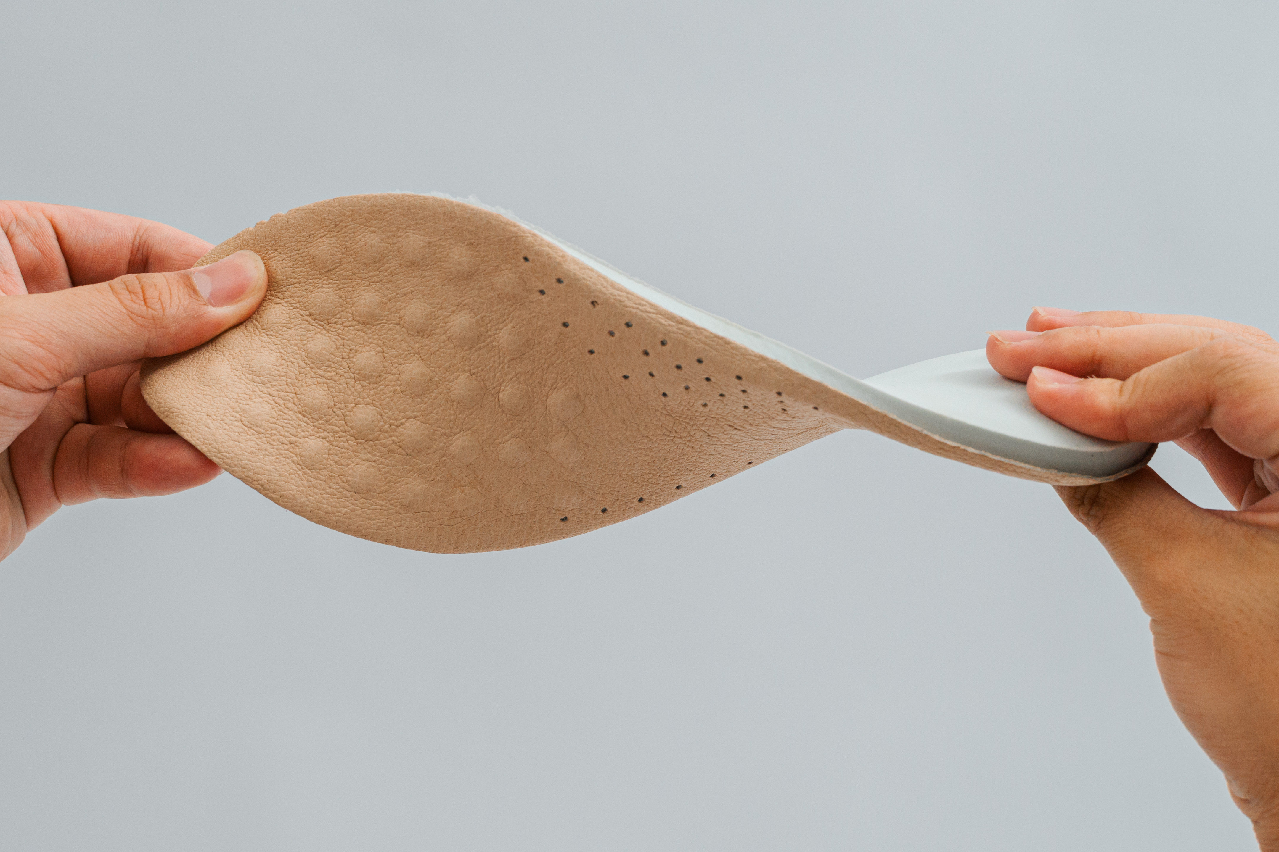 累計10万セット突破。日本の豚革を使ったふわりやわらかインソール！