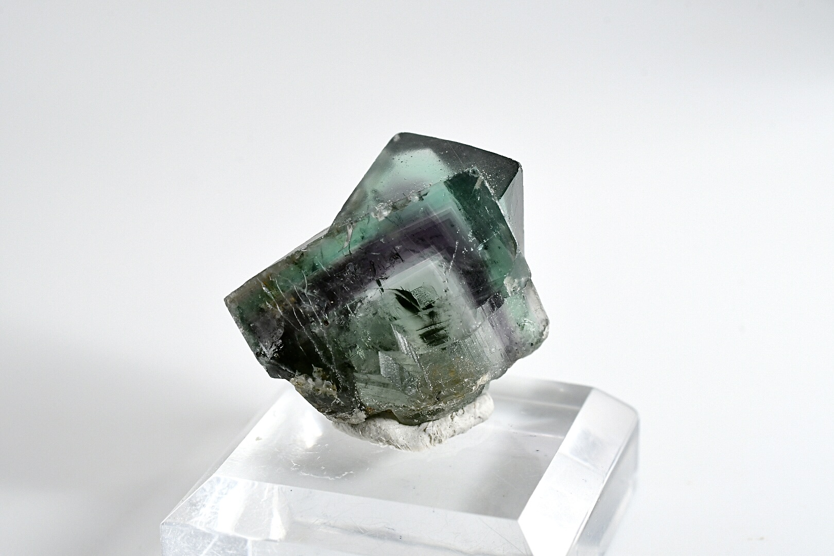 イギリス産フローライト双晶 – そっと寄り添う結晶たち