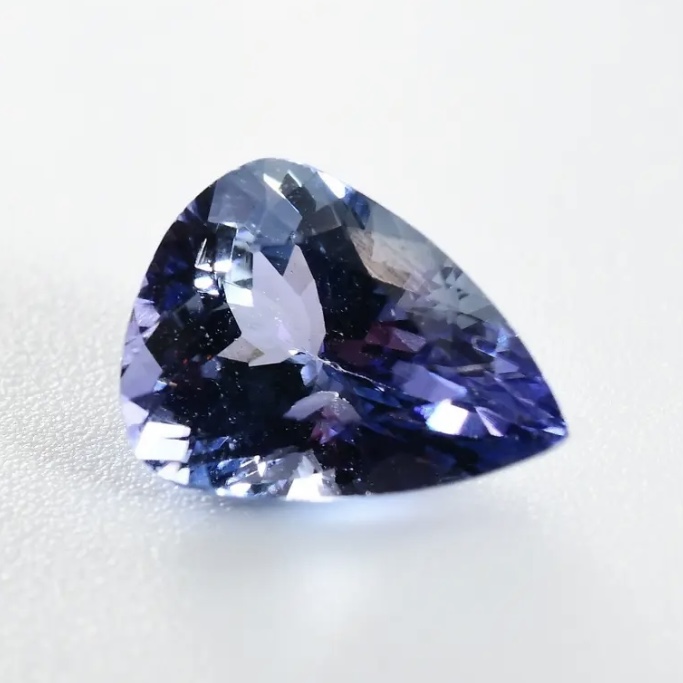 タンザナイトの青紫世界を旅する